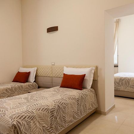 Opera 5 Hotel Naples Exterior photo
