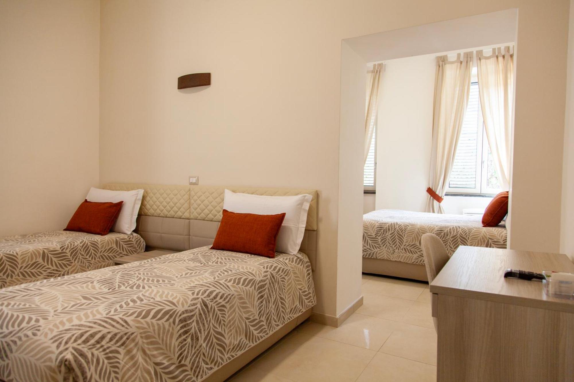 Opera 5 Hotel Naples Exterior photo