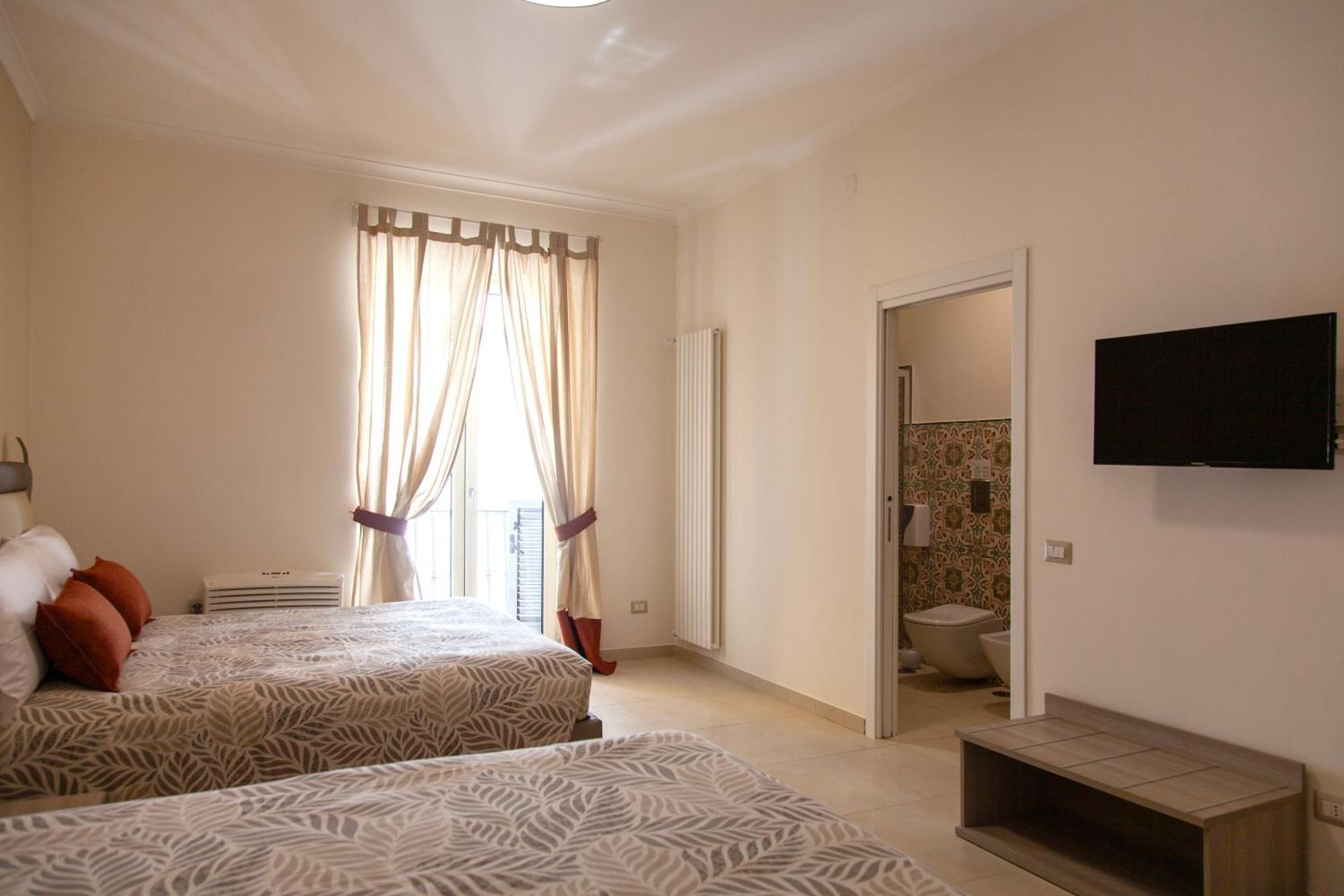 Opera 5 Hotel Naples Exterior photo